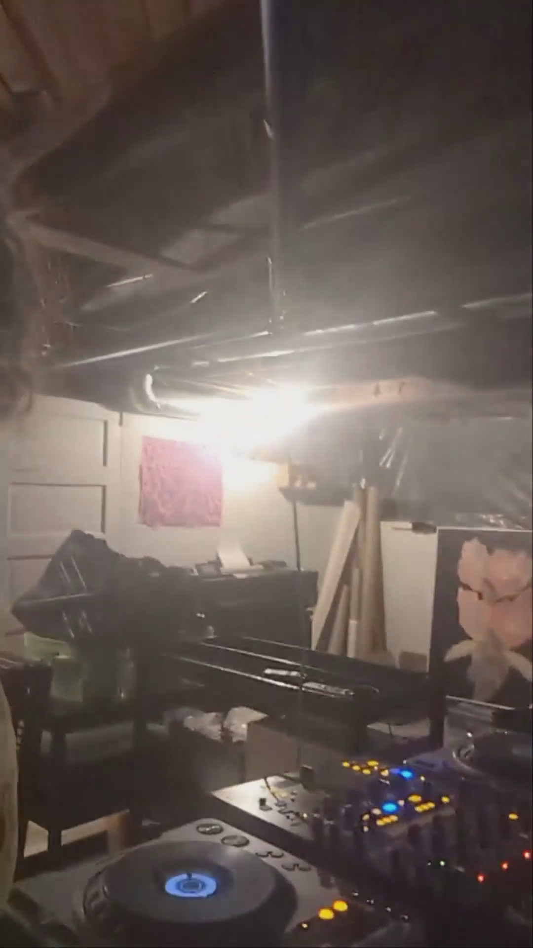 live mix!!! starts like 2 min in . cdjs some fun transitions and mixes